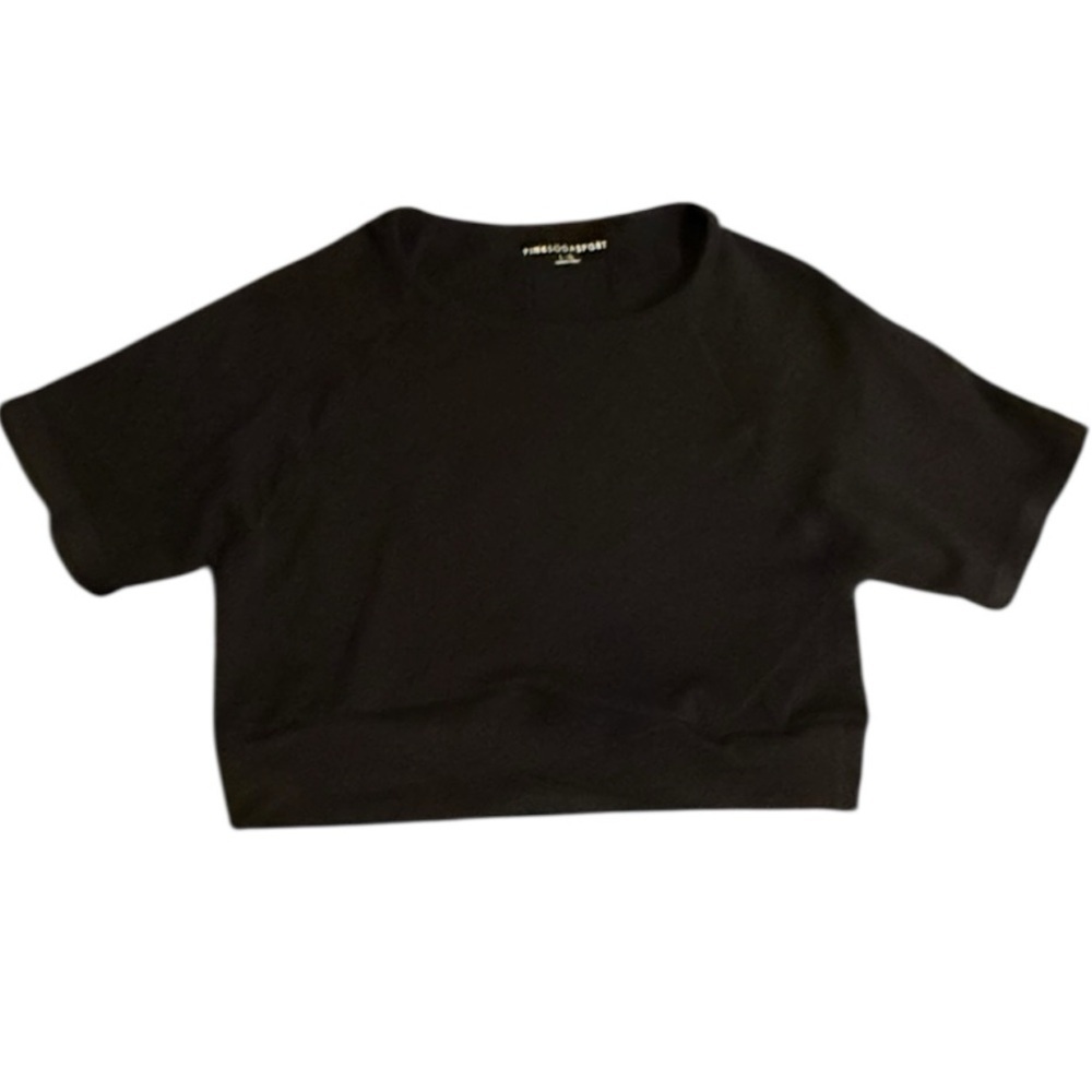 Black Pink Soda Sport cropped short sleeve top in ribbed stretch material. Sz L